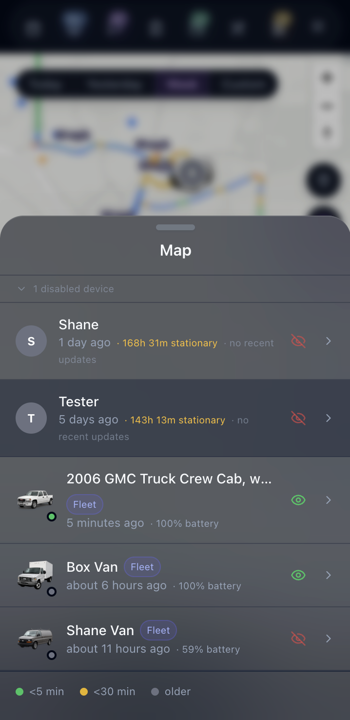 Fleet overview listing employee devices and vehicles — technicians, a GMC truck, and vans — each with last-seen time, stationary duration, and battery level